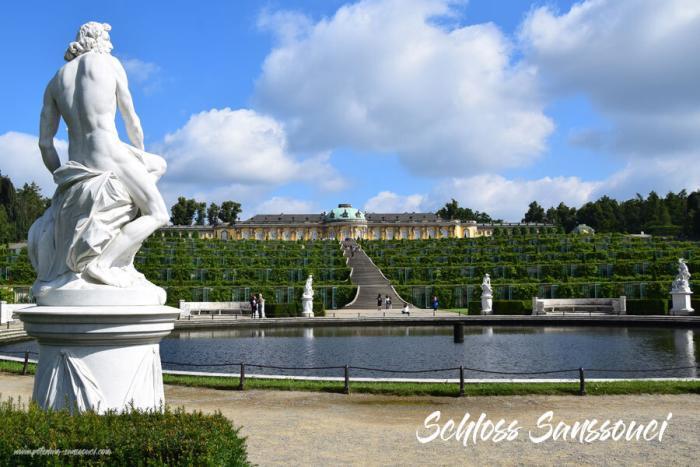 Schloss Sanssouci, Sanssouci Potsdam, Schloss Sanssouci Tickets, Park Sanssouci, Friedrich der Große, Sanssouci Eintritt, Sanssouci Führung, Sanssouci Öffnungszeiten, Schloss Sanssouci Geschichte, Sanssouci Bilder, Sanssouci Rundgang, Sanssouci Besichtigung, Sanssouci Marmorsaal, Sanssouci Konzertzimmer, Sanssouci Bibliothek, Sanssouci Sehenswürdigkeiten, Neue Kammern Sanssouci, Bildergalerie Sanssouci, Sanssouci Besuch planen, UNESCO Welterbe Sanssouci, Rokoko Schloss Deutschland, Sanssouci online buchen, Sanssouci Highlights, Schloss Sanssouci Anreise, Sanssouci Hotel in der Nähe, Potsdam Sehenswürdigkeiten, Friedrich II Schloss, Sanssouci Garten, Schloss Sanssouci Parkplan